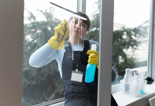 Nettoyage de vitres intérieures et extérieures à Civray